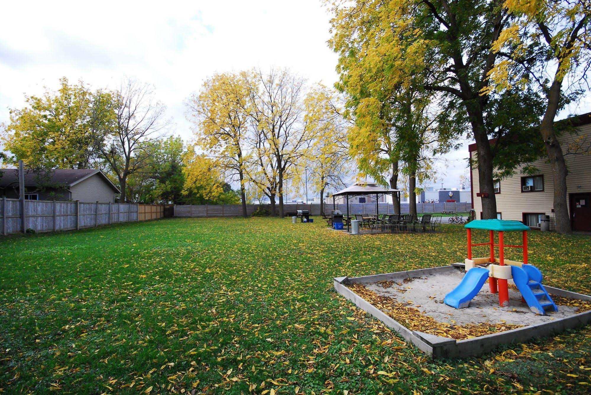 Sand Castle Suites Motel Port Elgin Exterior photo